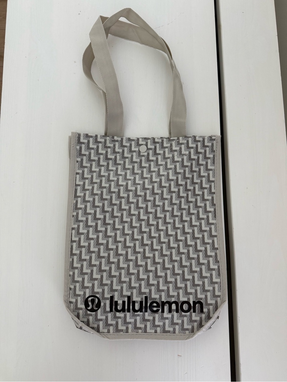 Lululemon Gray Geometric Reusable Tote Bag - Picture 2 of 6